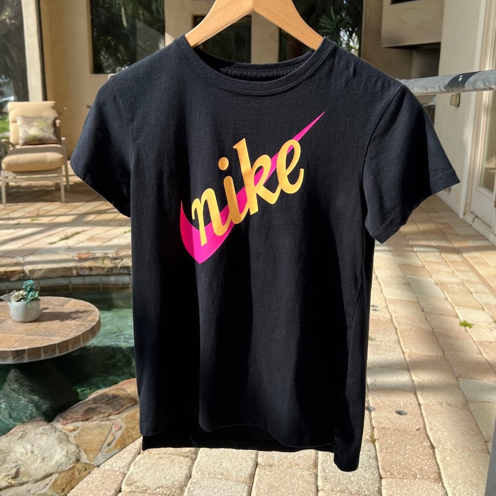 Nike Big Kids' Short-Sleeve T-Shirt